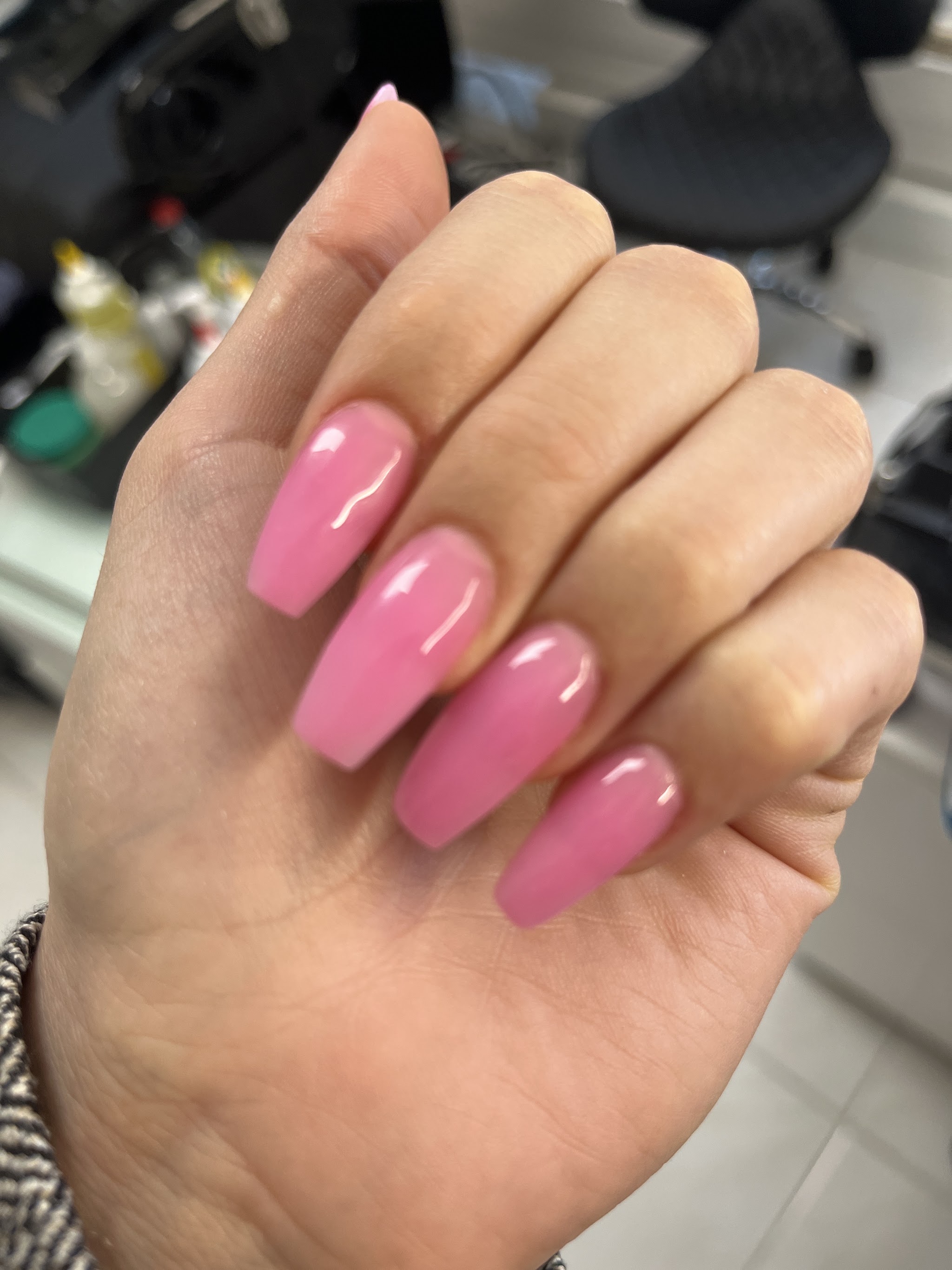 Roze acrylnagels in coffin-vorm