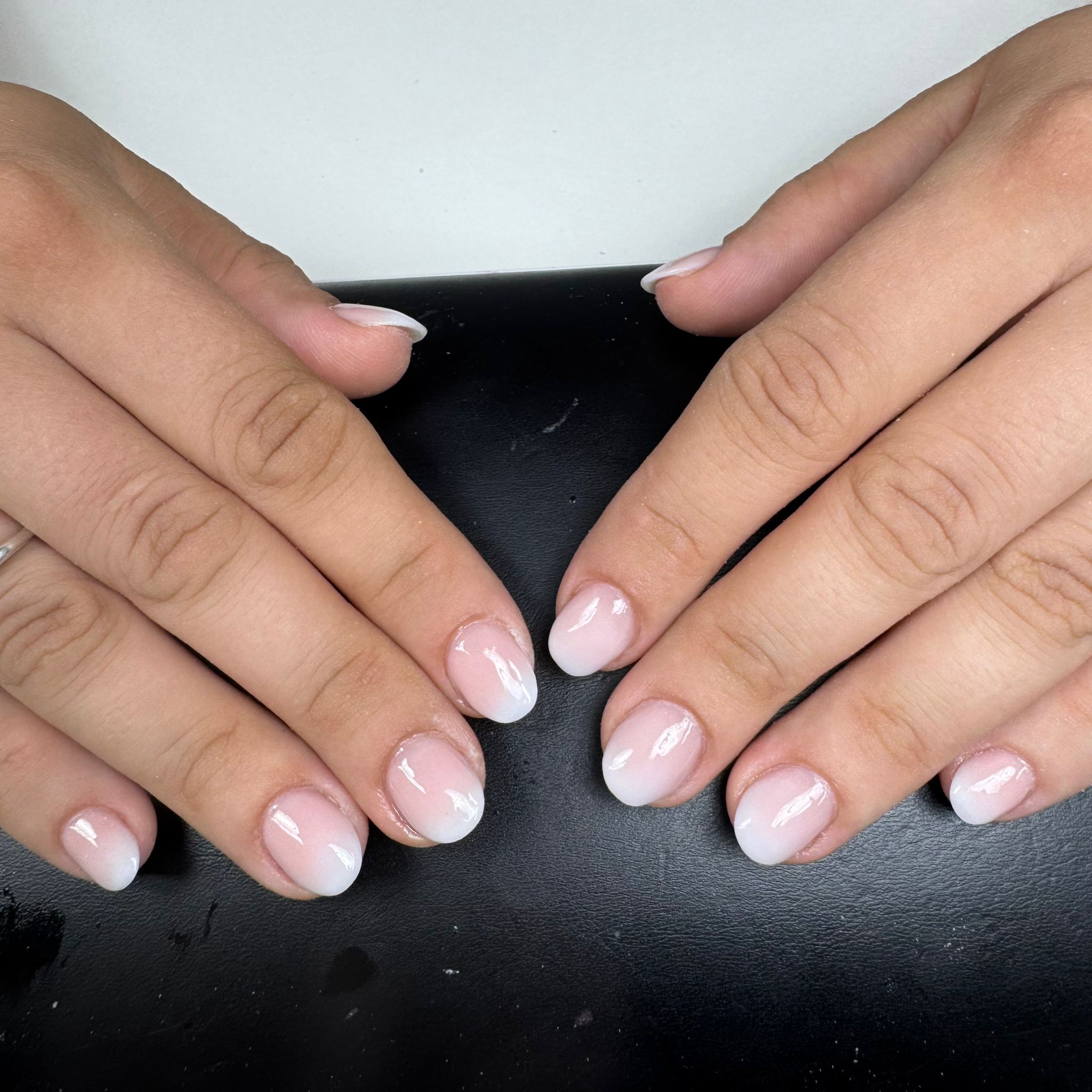 Ombre nagels van roze naar wit